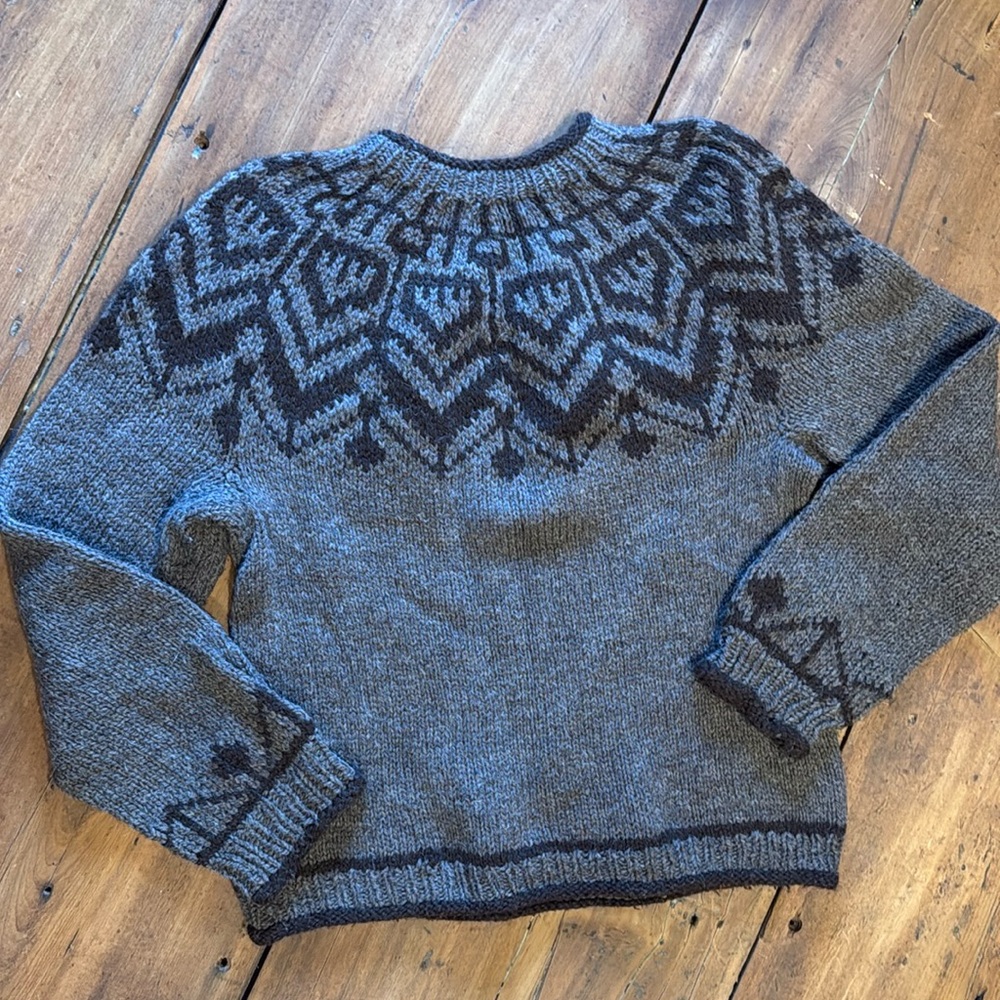 Vintage Gray and Black Patterned Crew Neck Sweater